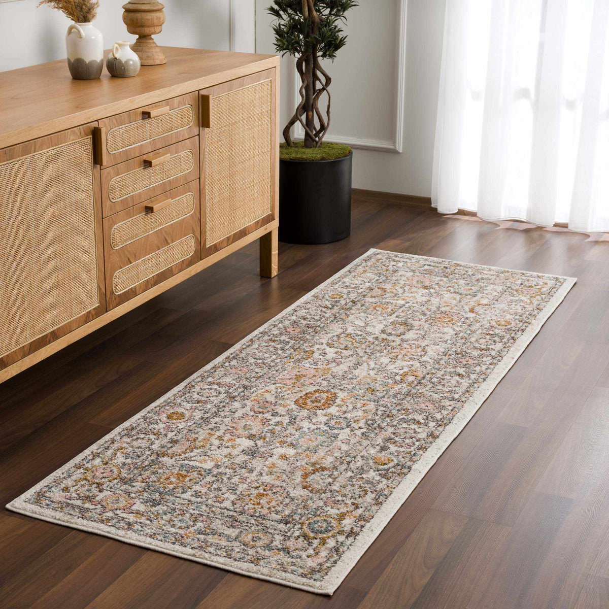 Herstmonceux Traditional Area Rug – 100% Polypropylene, Medium Pile | Made in Turkey | Multiple Sizes